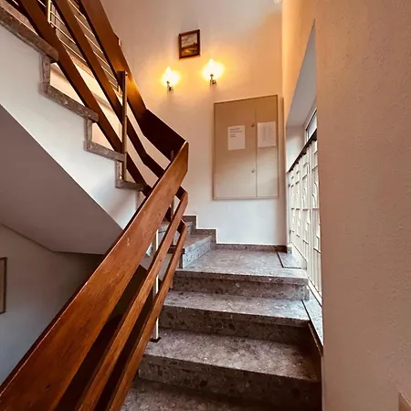 B23 Hostel Fuer Max 16 I 2 Baeder I Grosse Kueche I Wlan I Parken